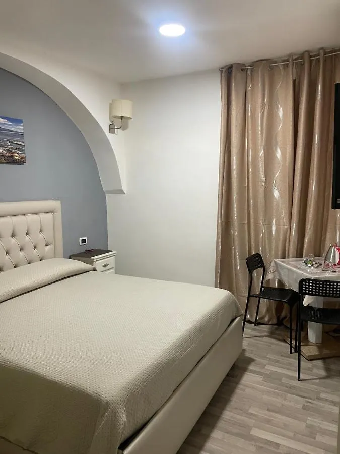 Love And Rose Appartment Naples Guest house